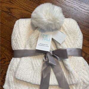 Time and Tru Ivory Knit Set with Gray Ribbon